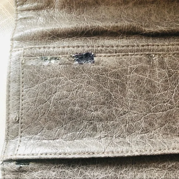 💜3/$30 Guess Wallet with logo - Picture 8 of 12